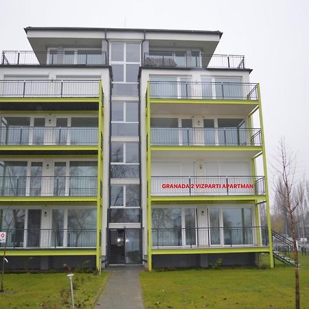 Ferienwohnung Siofok Ezuestpart Granada 2 Koezvetlen Vizparti Apartman Exterior foto