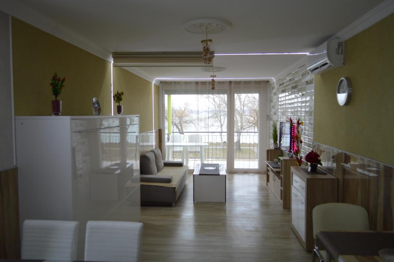 Ferienwohnung Siofok Ezuestpart Granada 2 Koezvetlen Vizparti Apartman Exterior foto