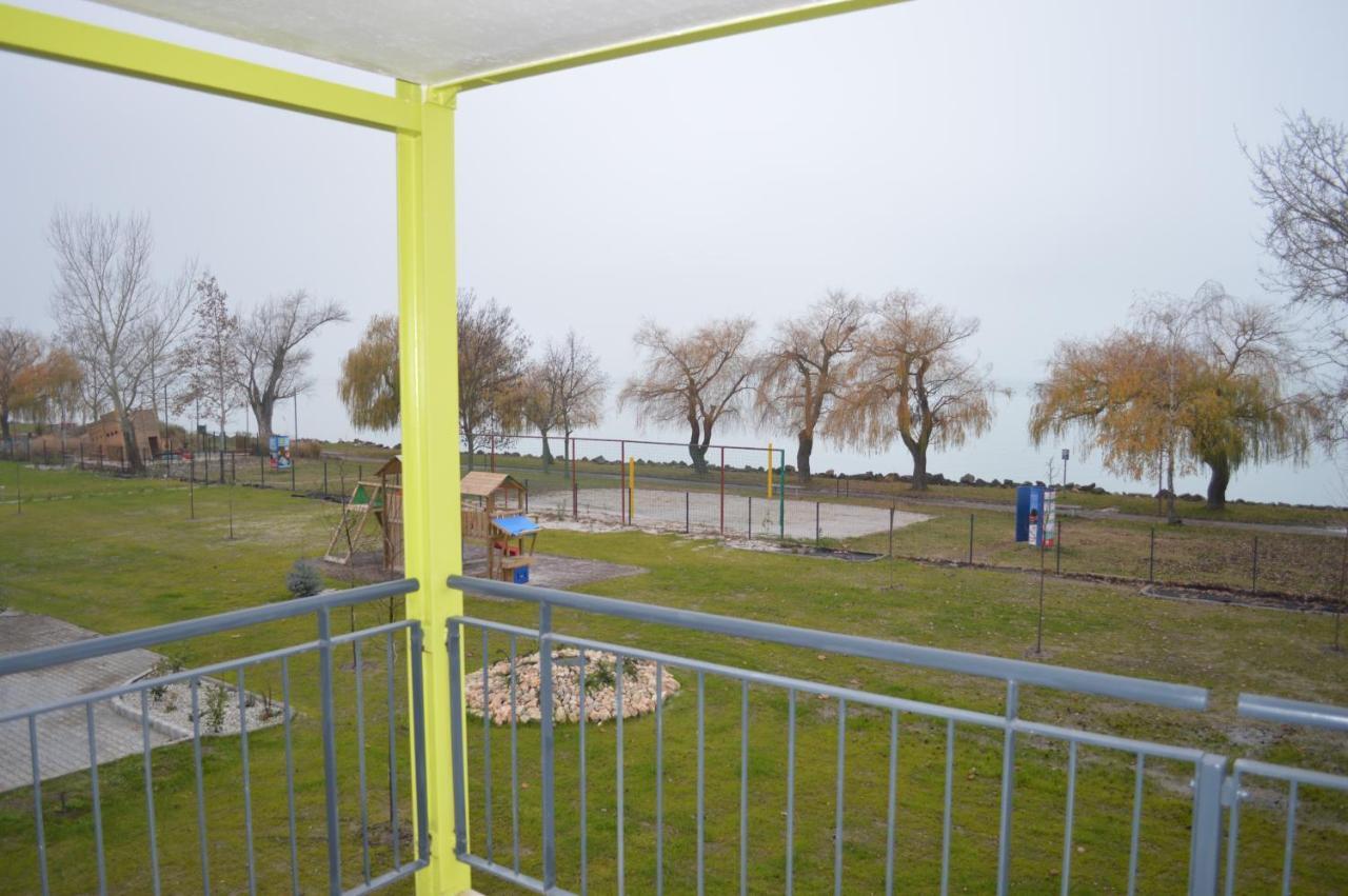 Ferienwohnung Siofok Ezuestpart Granada 2 Koezvetlen Vizparti Apartman Exterior foto