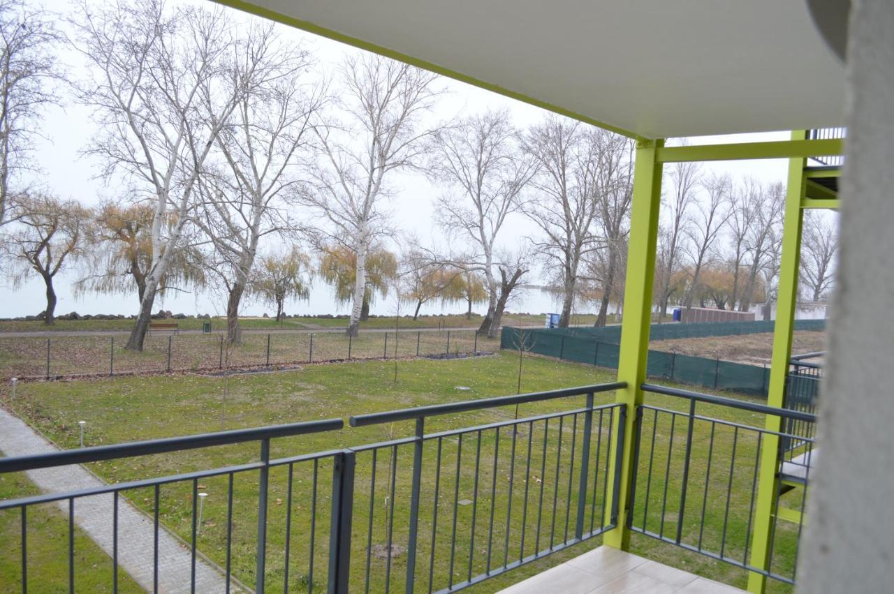 Ferienwohnung Siofok Ezuestpart Granada 2 Koezvetlen Vizparti Apartman Exterior foto