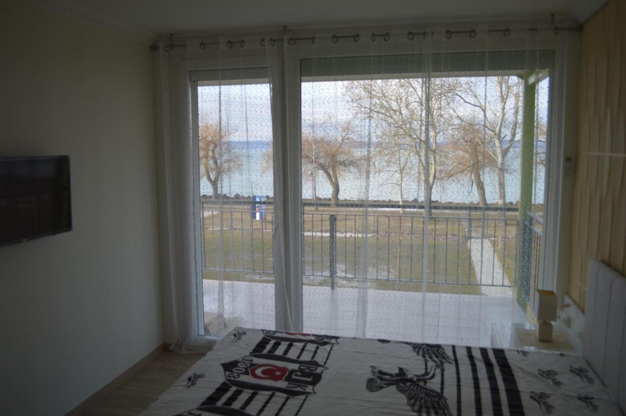 Ferienwohnung Siofok Ezuestpart Granada 2 Koezvetlen Vizparti Apartman Exterior foto