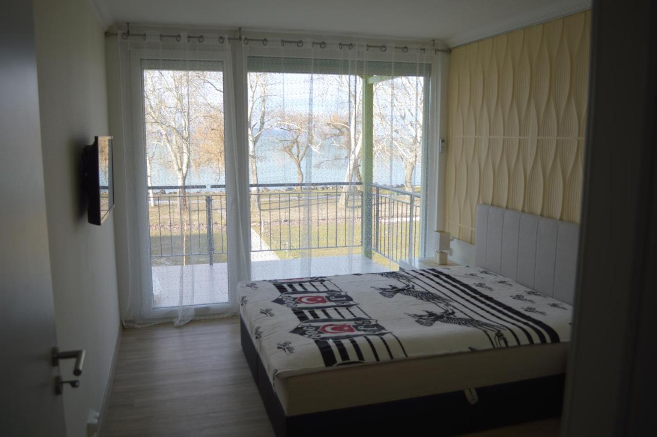 Ferienwohnung Siofok Ezuestpart Granada 2 Koezvetlen Vizparti Apartman Exterior foto